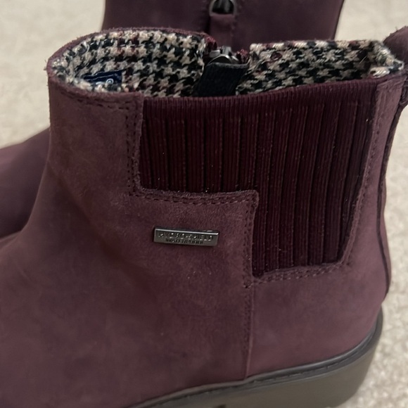 NEW Rockport Ryleigh‎ Grace Waterproof Ankle Boots Chelsea Style Plum Size 7 1/2 - Picture 3 of 13